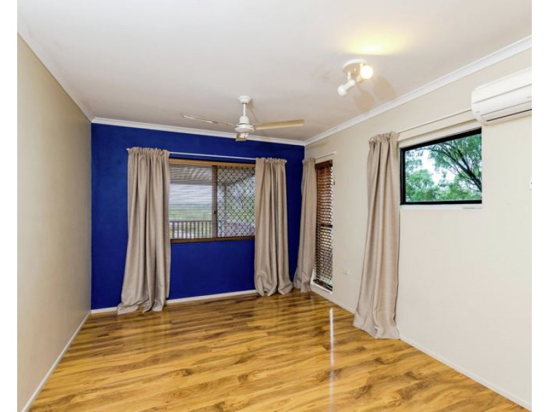 15 Cockatoo Drive, New Auckland QLD 4680