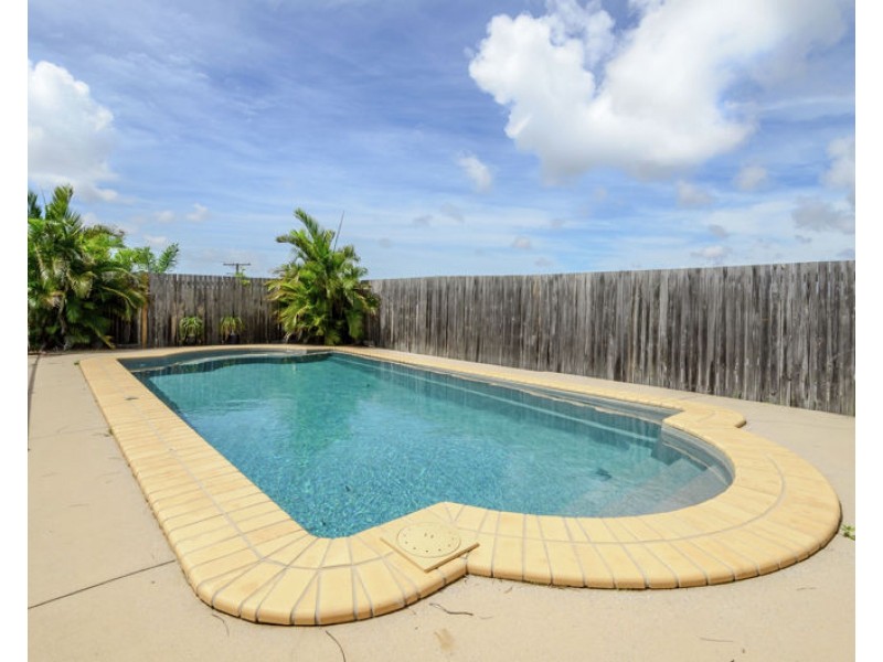 15 Cockatoo Drive, New Auckland QLD 4680