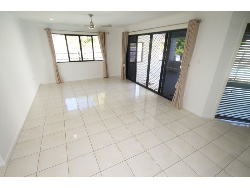 8 Ingra Close, Glen Eden QLD 4680