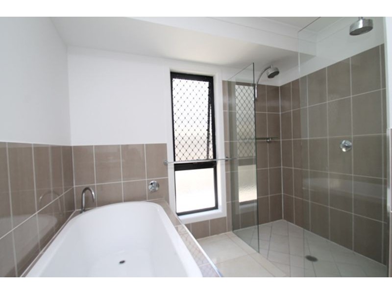 8 Ingra Close, Glen Eden QLD 4680