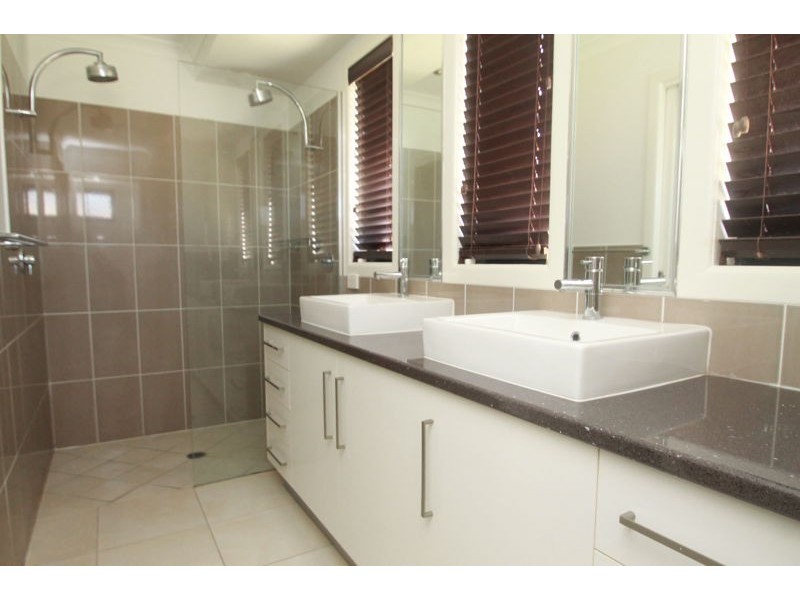 8 Ingra Close, Glen Eden QLD 4680