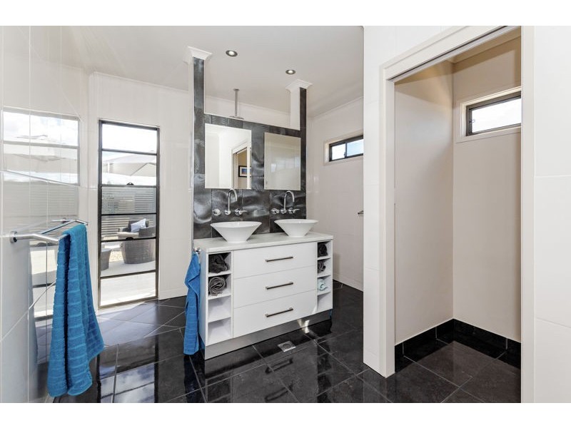 6 Jillaroo Close, Benaraby QLD 4680