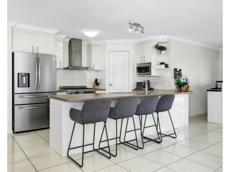 8 Wuruma Court, Clinton QLD 4680