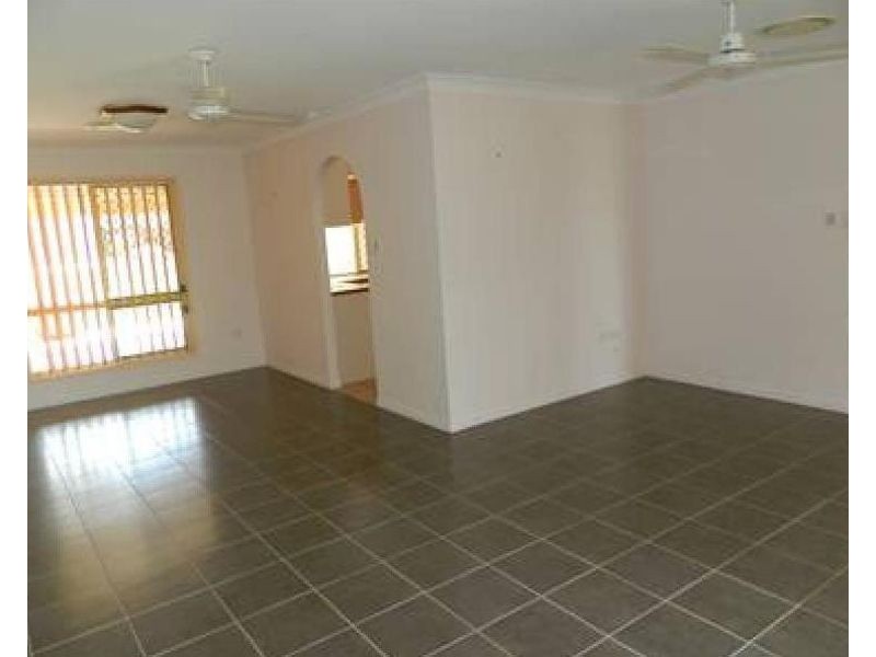 17 Witney Street, Telina QLD 4680