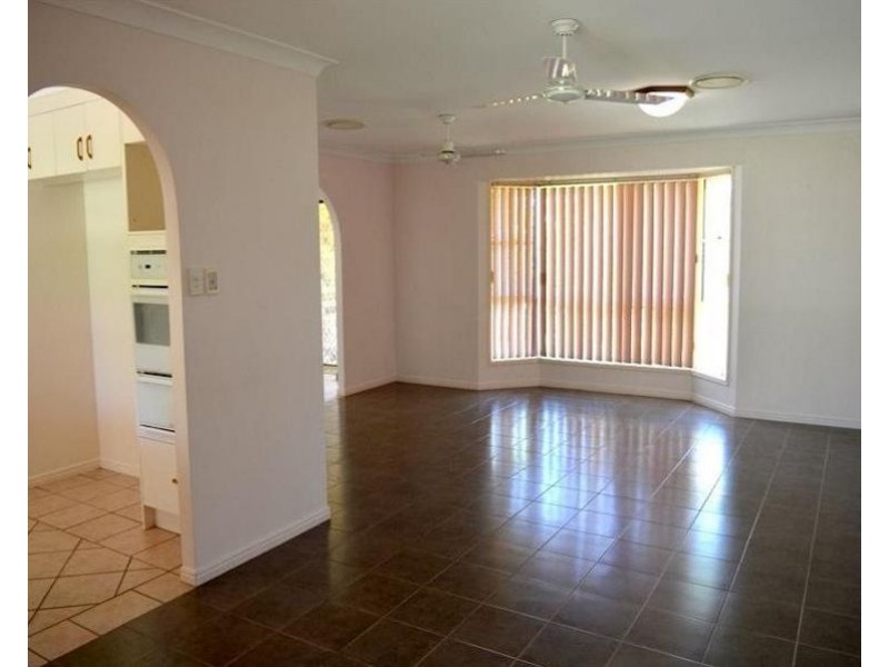 17 Witney Street, Telina QLD 4680