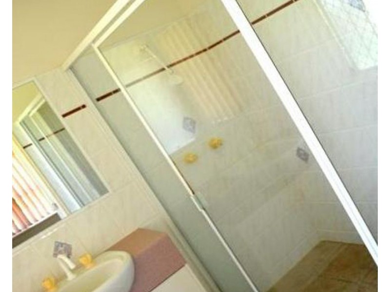 17 Witney Street, Telina QLD 4680