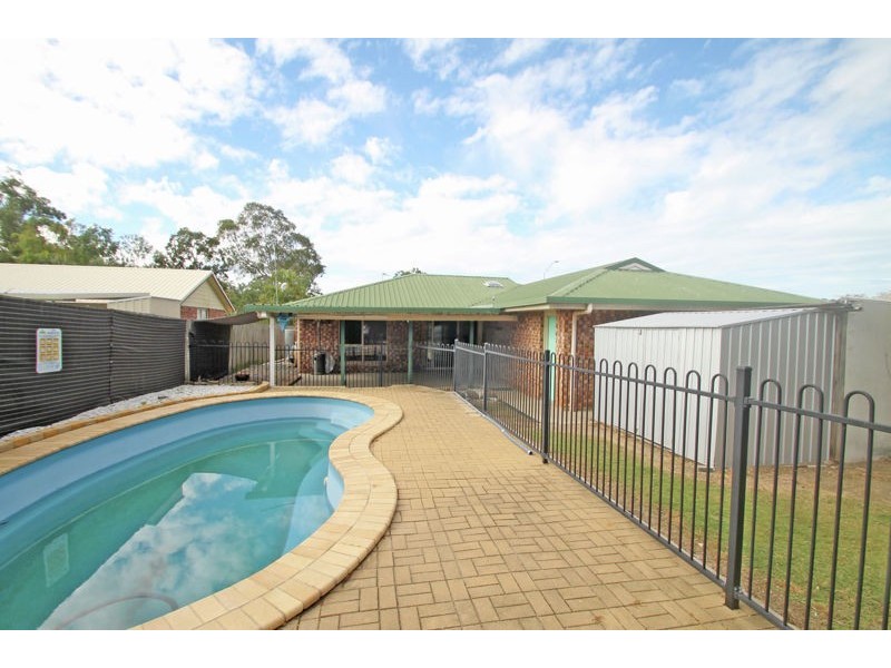 2 Tinaroo Court, Clinton QLD 4680