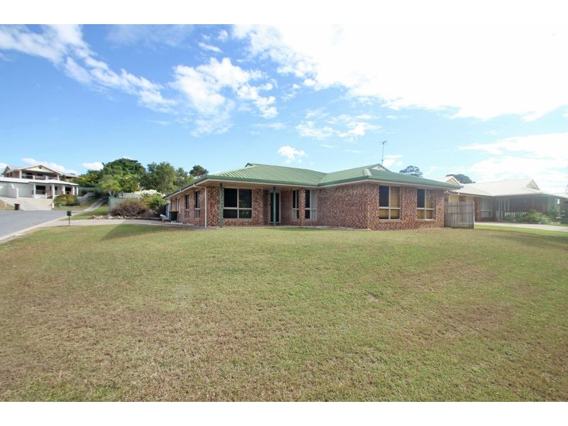 2 Tinaroo Court, Clinton QLD 4680