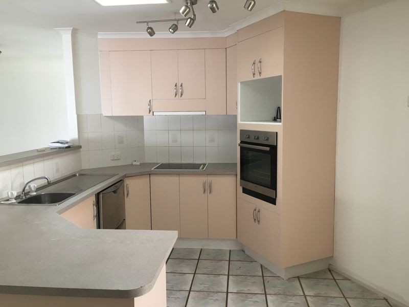 2 Tinaroo Court, Clinton QLD 4680