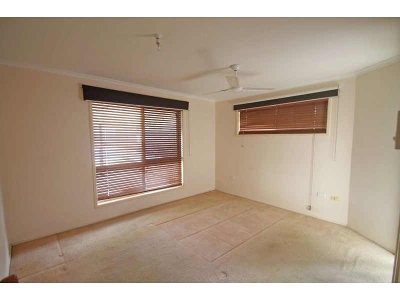 2 Tinaroo Court, Clinton QLD 4680