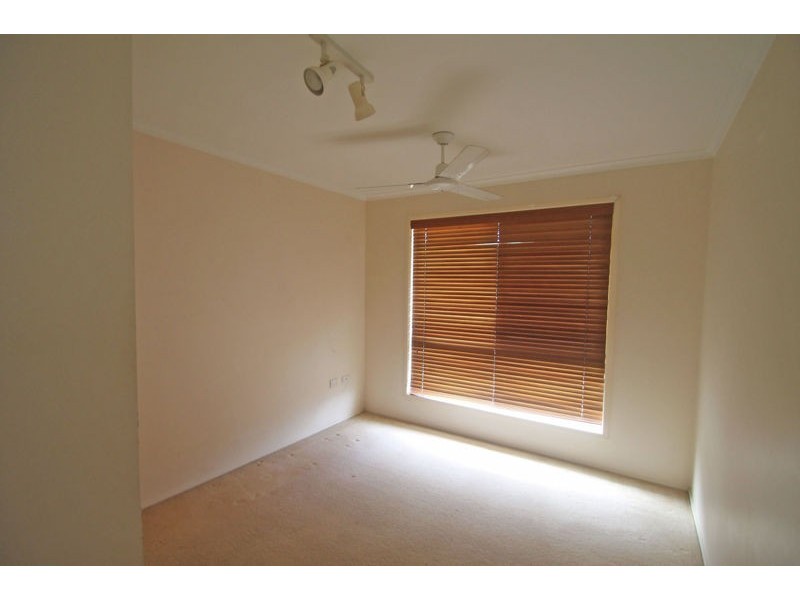 2 Tinaroo Court, Clinton QLD 4680