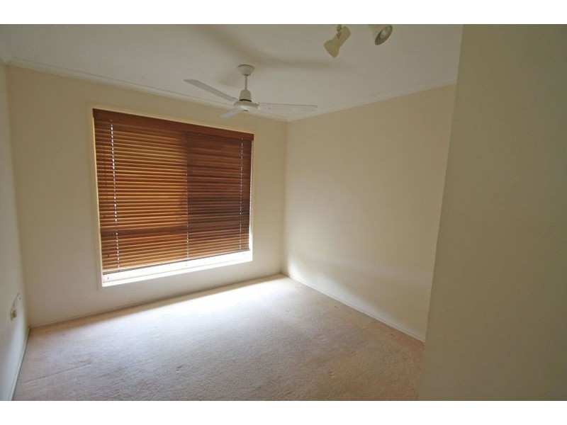 2 Tinaroo Court, Clinton QLD 4680