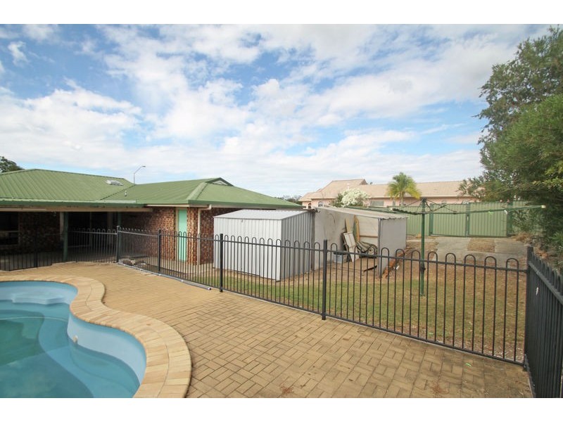 2 Tinaroo Court, Clinton QLD 4680