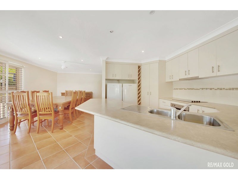 17 Fairbairn Place, Clinton QLD 4680