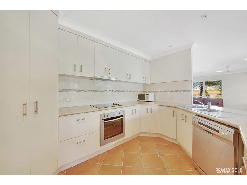 17 Fairbairn Place, Clinton QLD 4680