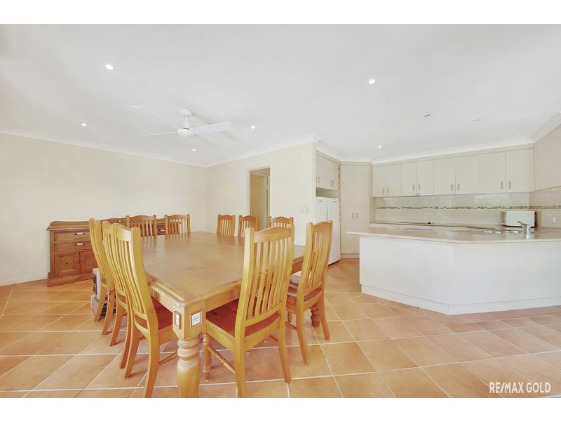 17 Fairbairn Place, Clinton QLD 4680