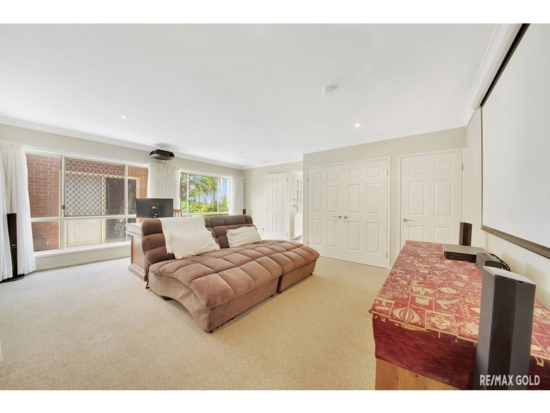 17 Fairbairn Place, Clinton QLD 4680