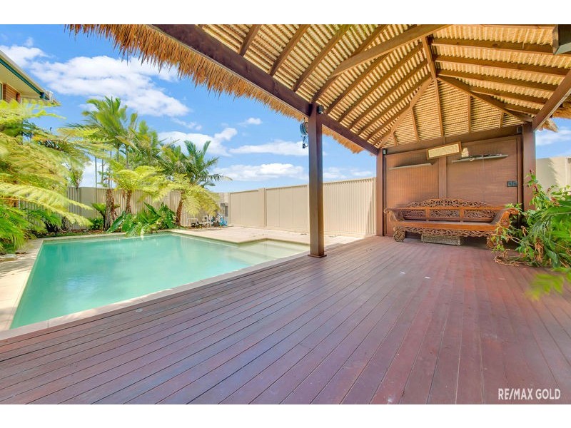 17 Fairbairn Place, Clinton QLD 4680