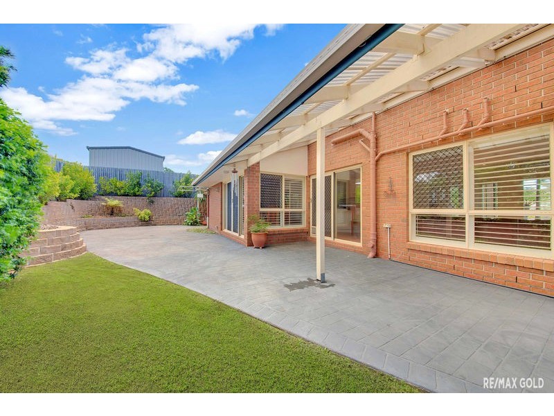 17 Fairbairn Place, Clinton QLD 4680