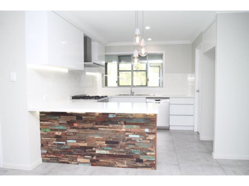 16 Bragg Court, Kirkwood QLD 4680