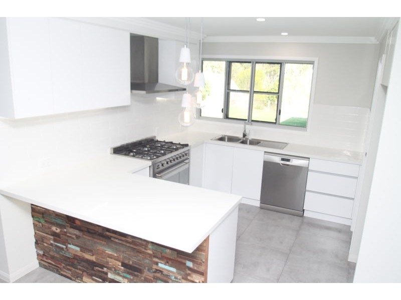 16 Bragg Court, Kirkwood QLD 4680