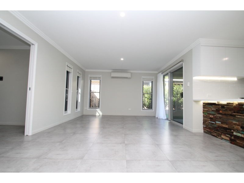 16 Bragg Court, Kirkwood QLD 4680