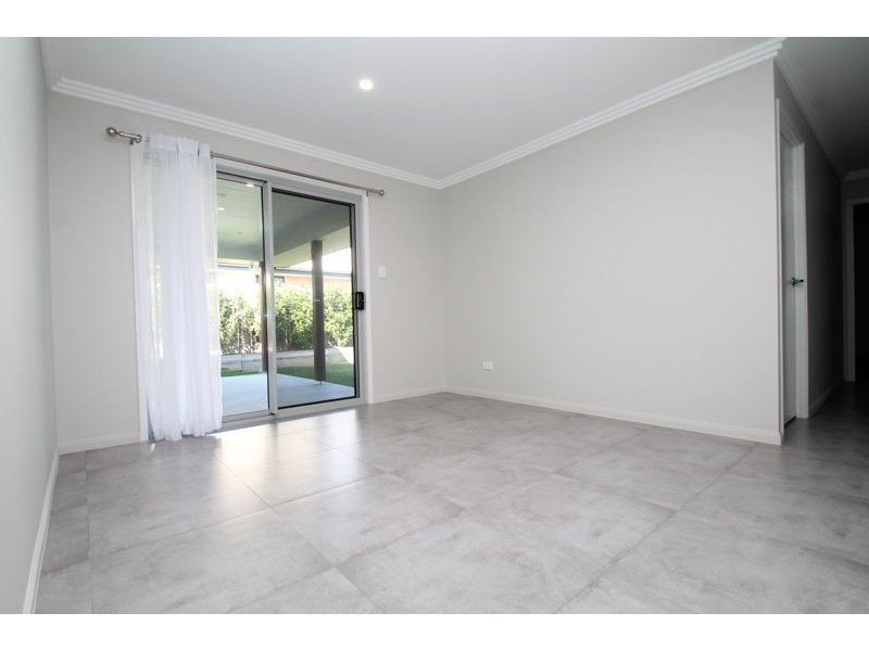 16 Bragg Court, Kirkwood QLD 4680