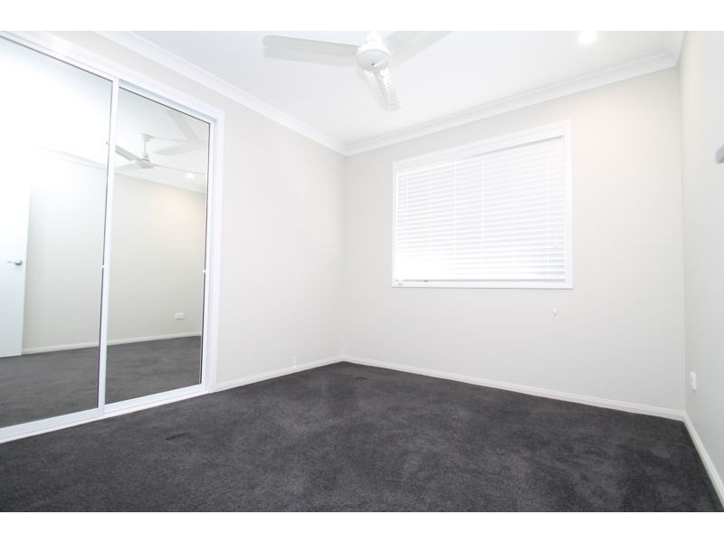 16 Bragg Court, Kirkwood QLD 4680