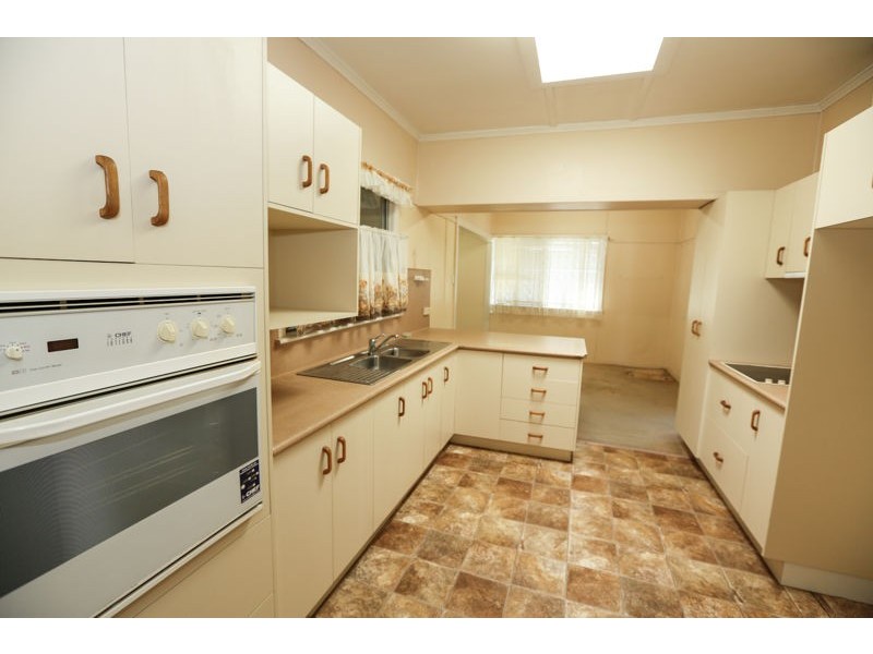 43 Higgins Street, West Gladstone QLD 4680