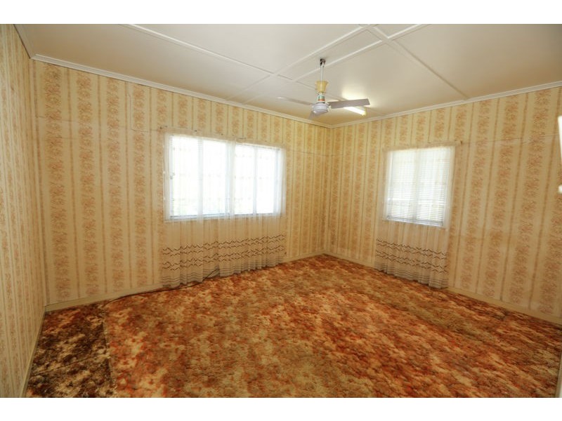 43 Higgins Street, West Gladstone QLD 4680