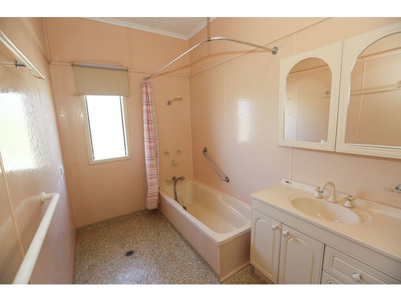 43 Higgins Street, West Gladstone QLD 4680