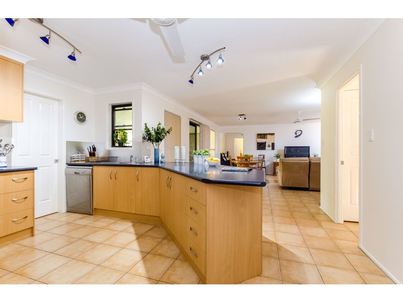 8 Leonie Court, New Auckland QLD 4680