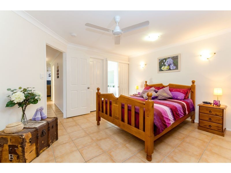 8 Leonie Court, New Auckland QLD 4680