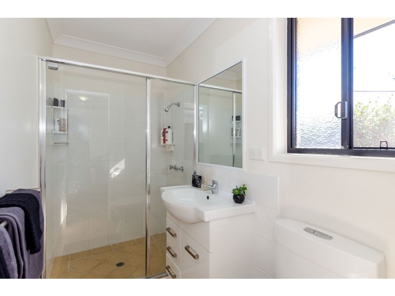 8 Leonie Court, New Auckland QLD 4680