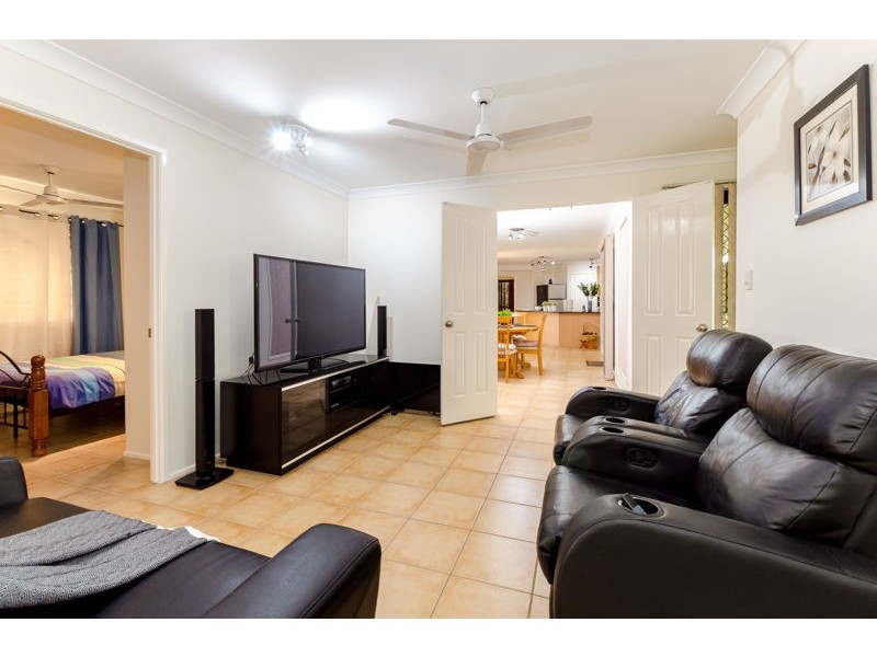 8 Leonie Court, New Auckland QLD 4680