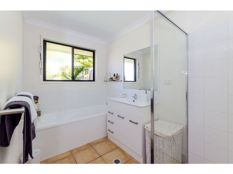 8 Leonie Court, New Auckland QLD 4680