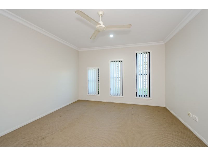 33 Daintree Boulevard, New Auckland QLD 4680