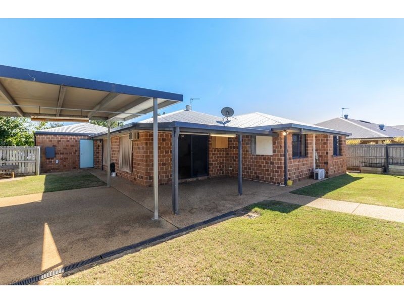 1 Linhow Crescent, Clinton QLD 4680
