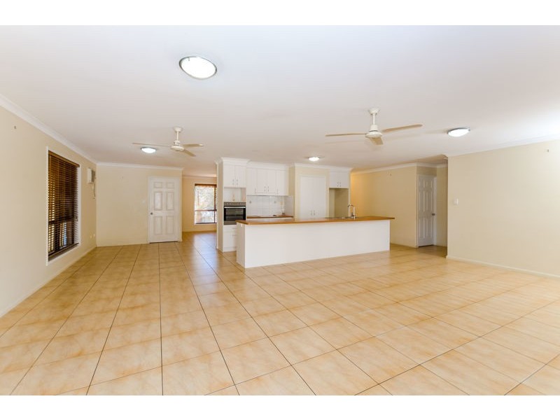 1 Linhow Crescent, Clinton QLD 4680