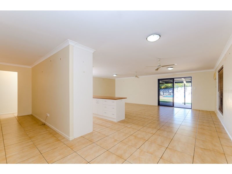 1 Linhow Crescent, Clinton QLD 4680