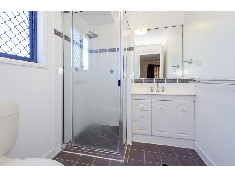 1 Linhow Crescent, Clinton QLD 4680