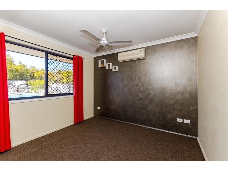 1 Linhow Crescent, Clinton QLD 4680