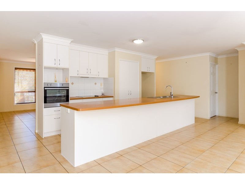 1 Linhow Crescent, Clinton QLD 4680