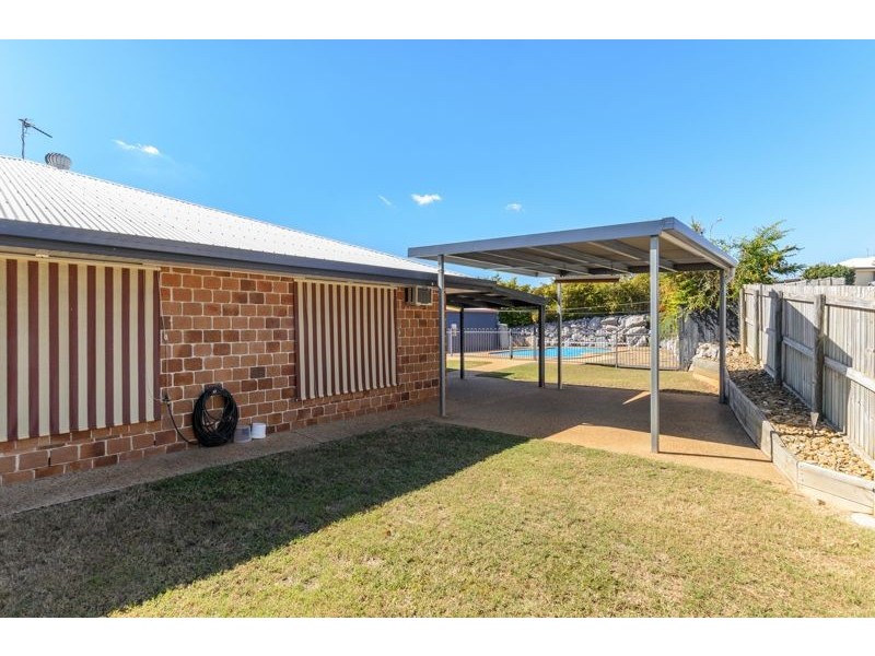 1 Linhow Crescent, Clinton QLD 4680