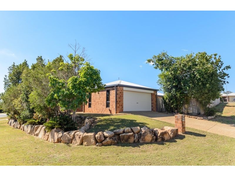 1 Linhow Crescent, Clinton QLD 4680