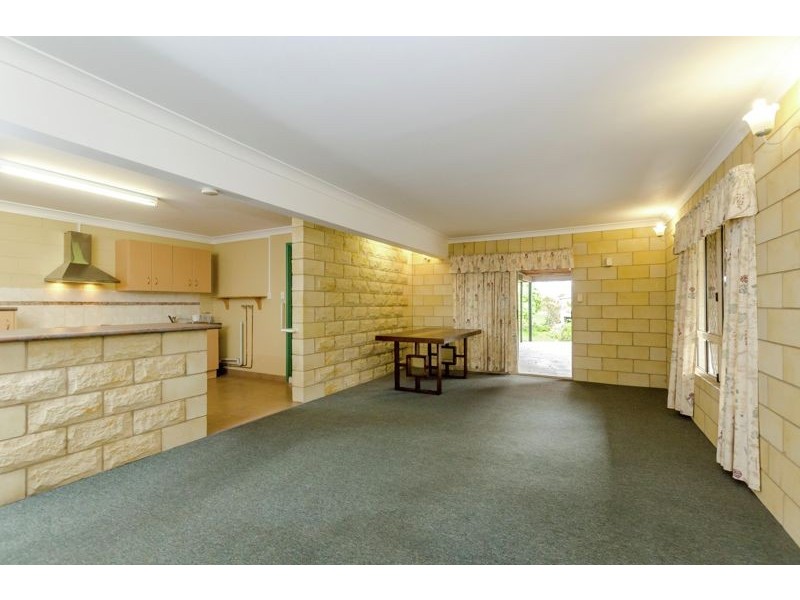 8 McCrudden Street, West Gladstone QLD 4680