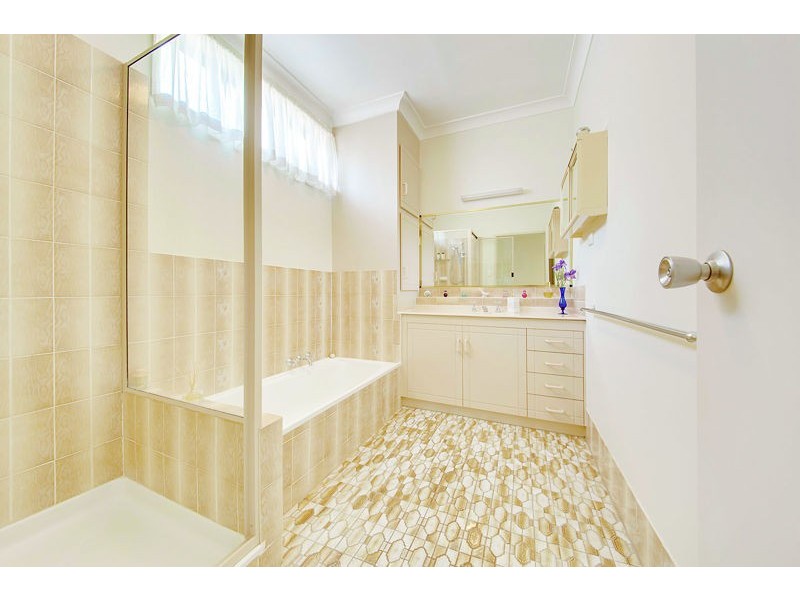 38 Holland Street, West Gladstone QLD 4680