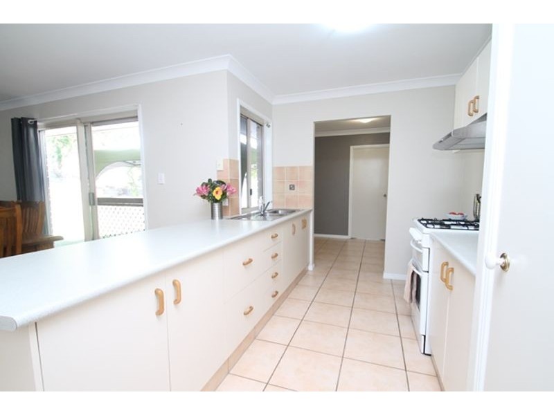 17 Deborah Street, Glen Eden QLD 4680