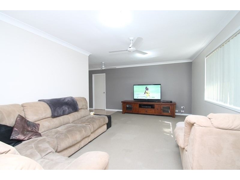 17 Deborah Street, Glen Eden QLD 4680