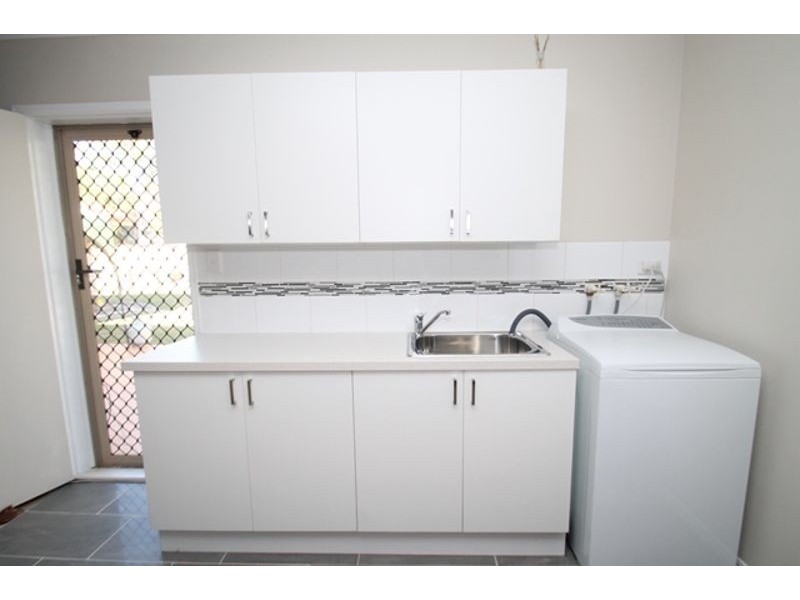 17 Deborah Street, Glen Eden QLD 4680
